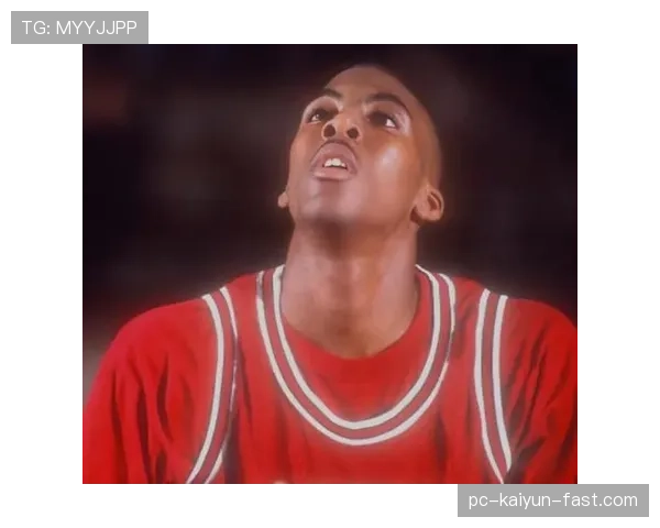 埃迪·琼斯无球跑动制造空位，三分效率领跑后卫线