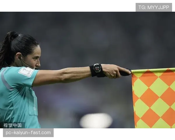 边裁职责详解：越位与出界判罚关键点