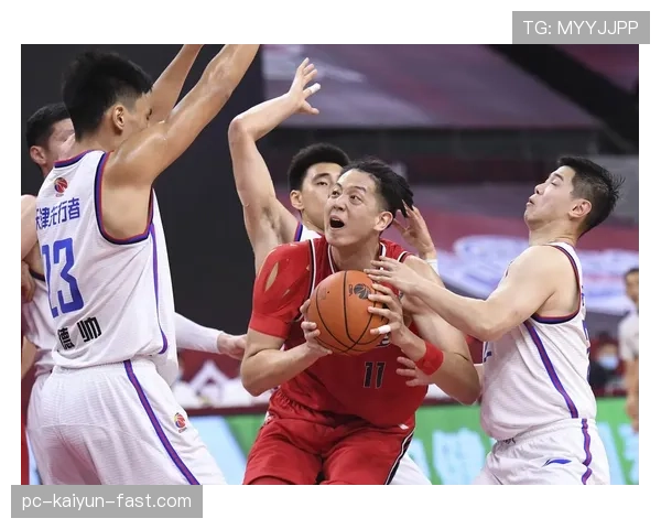《篮球回场规则详解》：CBA与NBA规则差异对比，哪种判罚更公平？